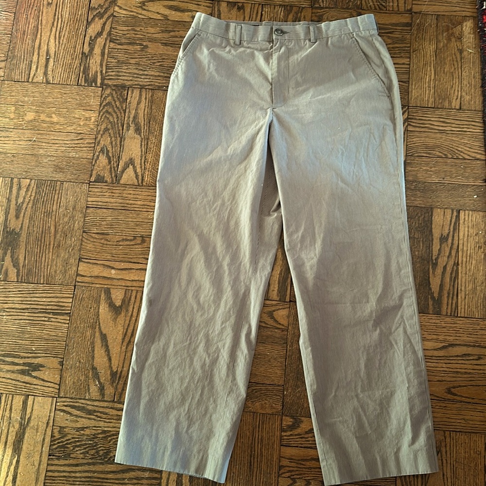 Perry Ellis pin striped slacks. Sz: 33/30.
Materials: 60% cotton 40% polyester.